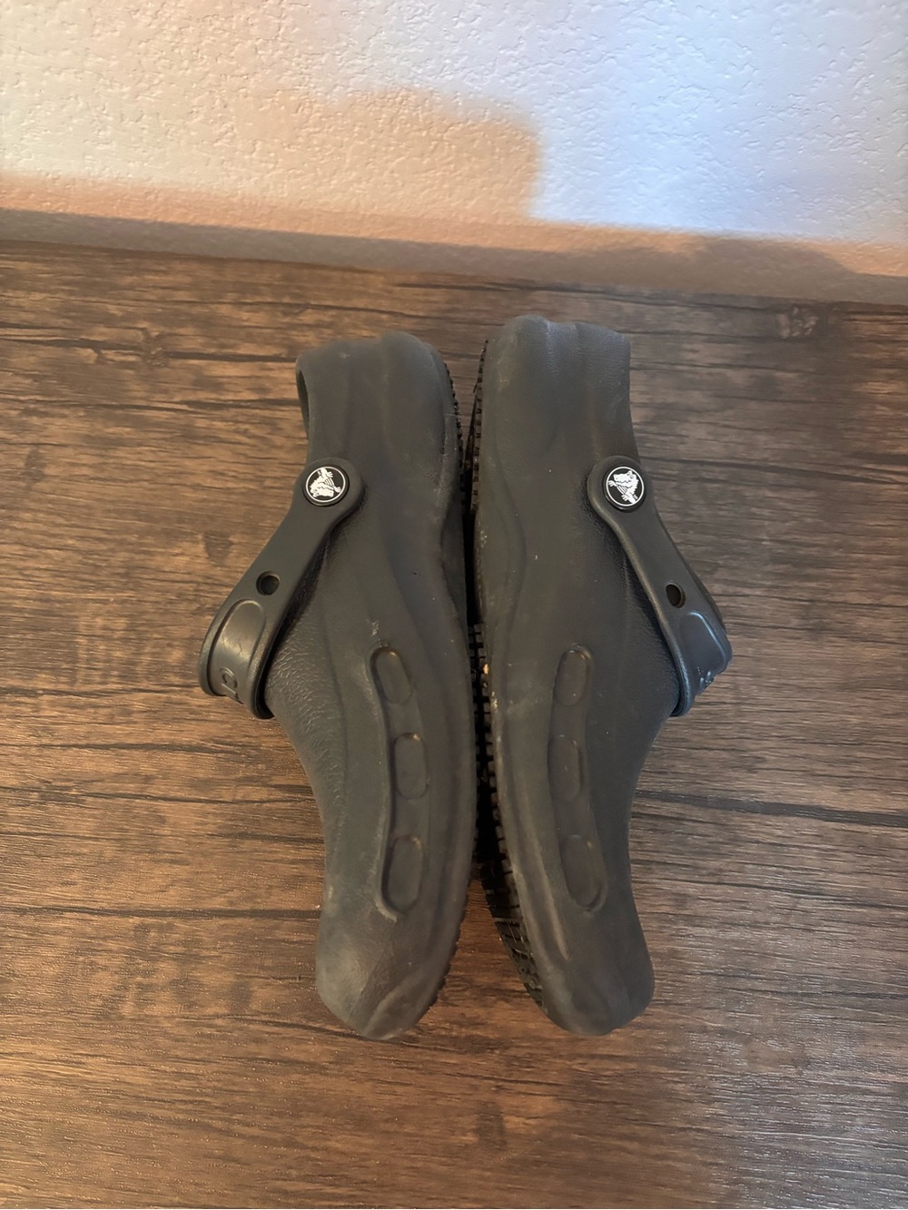 Crocs size 8 - Picture 2 of 7